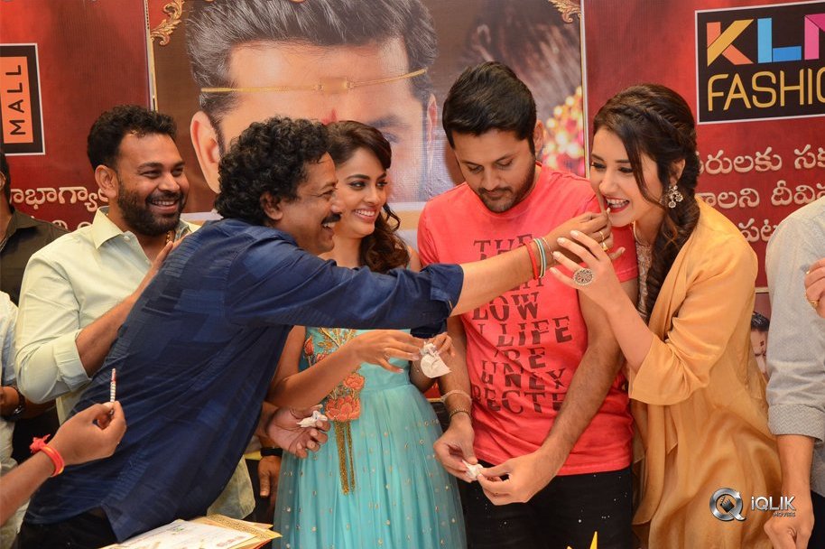 Srinivasa-Kalyanam-Team-at-KLM-Fashion-Mall